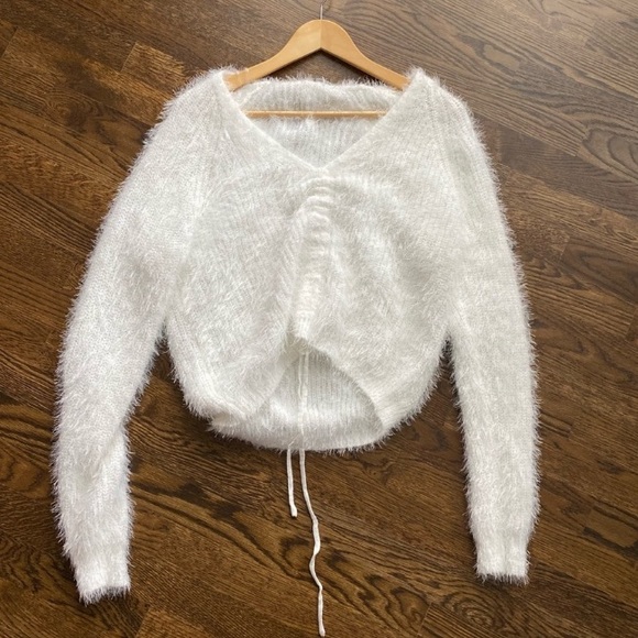 🔹New🔹Winter White Fuzzy Knit Sweater - Picture 5 of 5